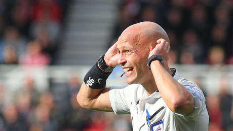 Un árbitro se encara con un futbolista y desata una polémica en la Red (VIDEO)