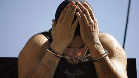 "Paz y tranquilidad": Un fugitivo se entrega a la Policía, harto de vivir en confinamiento con sus compañeros de piso