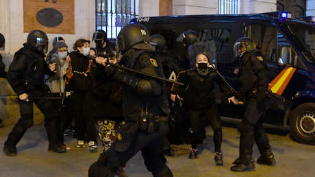 'Leyes Mordaza', terrorismo, sentimientos religiosos e injurias a la Corona: las polémicas leyes que te pueden llevar a la cárcel en España