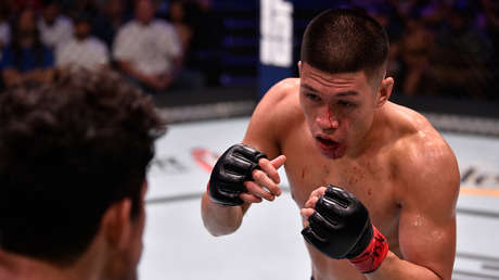 VIDEO: Luchador de MMA causa indignación tras propinar un 'golpe de martillo' a su oponente que estaba inconsciente