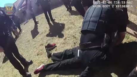 Un policía mata a un hombre que invadió la casa de una mujer y gritó que le dispararan en EE.UU.