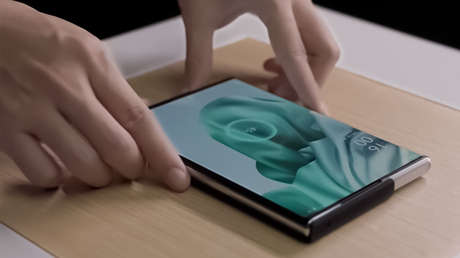 La compañía china Oppo presenta su nuevo sistema de carga inalámbrica sin contacto de celulares