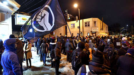 Tribunal determina no presentar cargos contra los policías por la muerte del afroamericano Daniel Prude