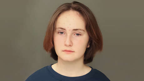 Una adolescente es acusada de asesinar a su hermana a puñaladas mientras sus padres dormían