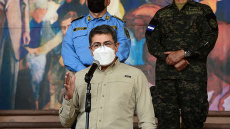 El Consejo Nacional Anticorrupción pide la renuncia del presidente de Honduras y este responde que se irá cuando culmine su mandato