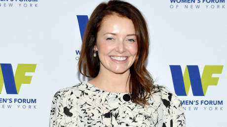 Exasistente del gobernador de Nueva York afirma que este la besó sin su consentimiento