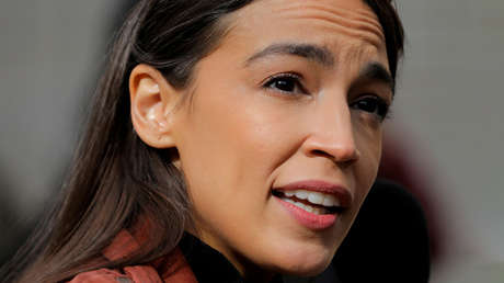 La congresista Ocasio-Cortez critica al Gobierno de Biden por abrir un centro de detención para niños migrantes