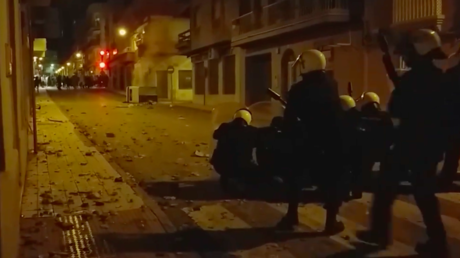 Un juez llama a declarar como imputado a la víctima de la brutal agresión de dos policías fuera de servicio en España