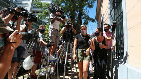 Dos hijas de Maradona declaran ante la Justicia que su padre consumía "alcohol y marihuana" antes de su operación