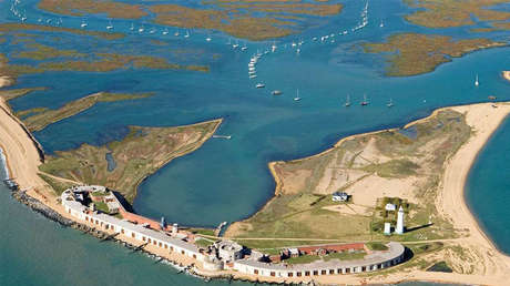 FOTOS: El ala de un fuerte de artillería del siglo XVI se derrumba poco antes de iniciarse su reparación y restauración