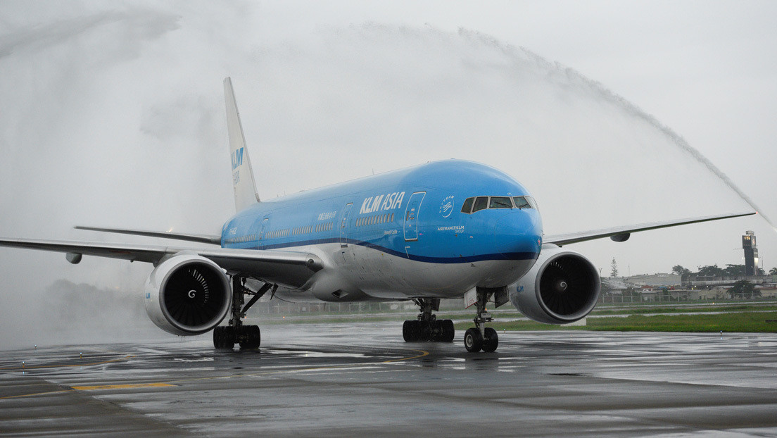 Un avión realiza un vuelo de seis horas 'a ninguna parte' tras chocar contra un ave en pleno trayecto
