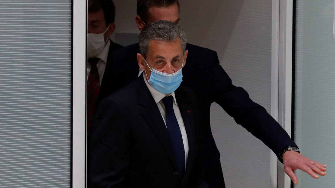 Condenan al expresidente francés Nicolas Sarkozy a un año de prisión y dos en suspensión por corrupción
