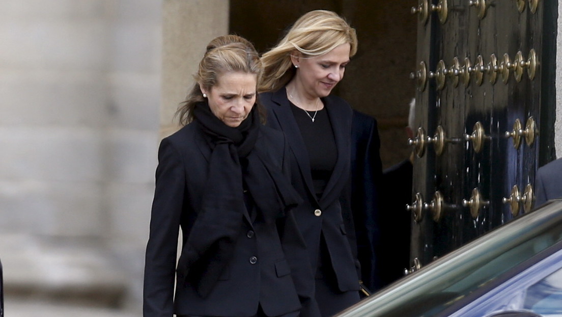 Las hijas del rey Juan Carlos I se vacunan contra el covid-19 durante una visita a Abu Dabi y generan una nueva ola de indignación contra la monarquía