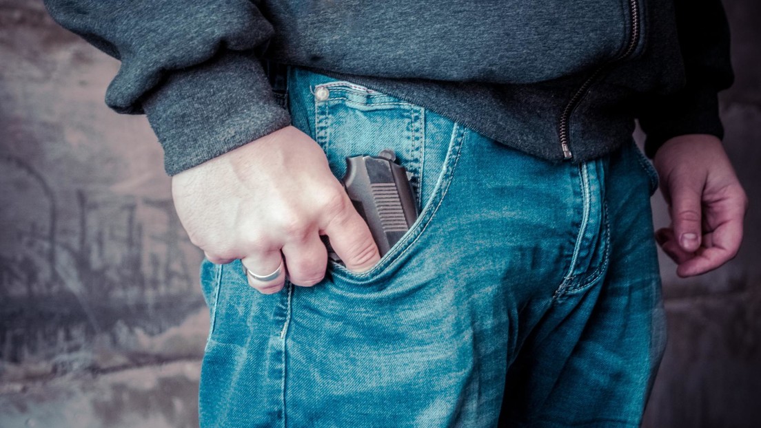 VIDEO: Un ladrón olvida trazar su plan de huida y le sale mal el robo a un banco