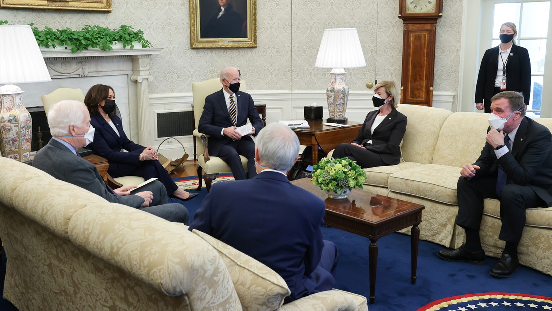 Senadores de EE.UU. presentan un proyecto de ley para limitar el poder presidencial de autorizar operaciones militares