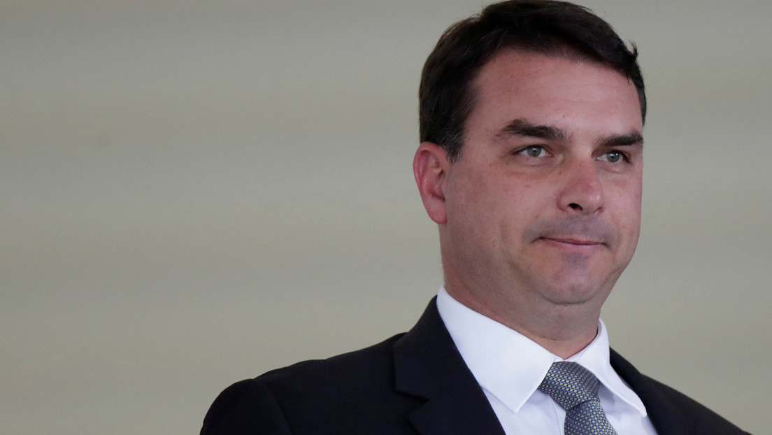 Polémica en Brasil tras la compra de una mansión de un millón de dólares por el hijo de Bolsonaro investigado por corrupción