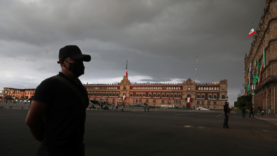 "No es miedo": López Obrador asegura que las vallas que cercan el palacio presidencial se deben a motivos de "seguridad"