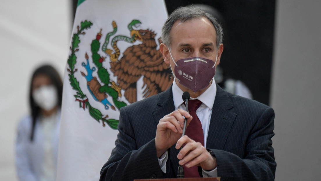 Fotografían al responsable de la pandemia en México en la calle, sin cubrebocas y a poca distancia de otra persona a pesar de ser positivo en covid-19