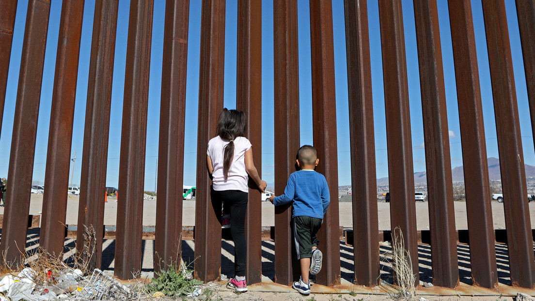 El número de migrantes menores no acompañados detenidos en la frontera sur de EE.UU. alcanza cifras récord