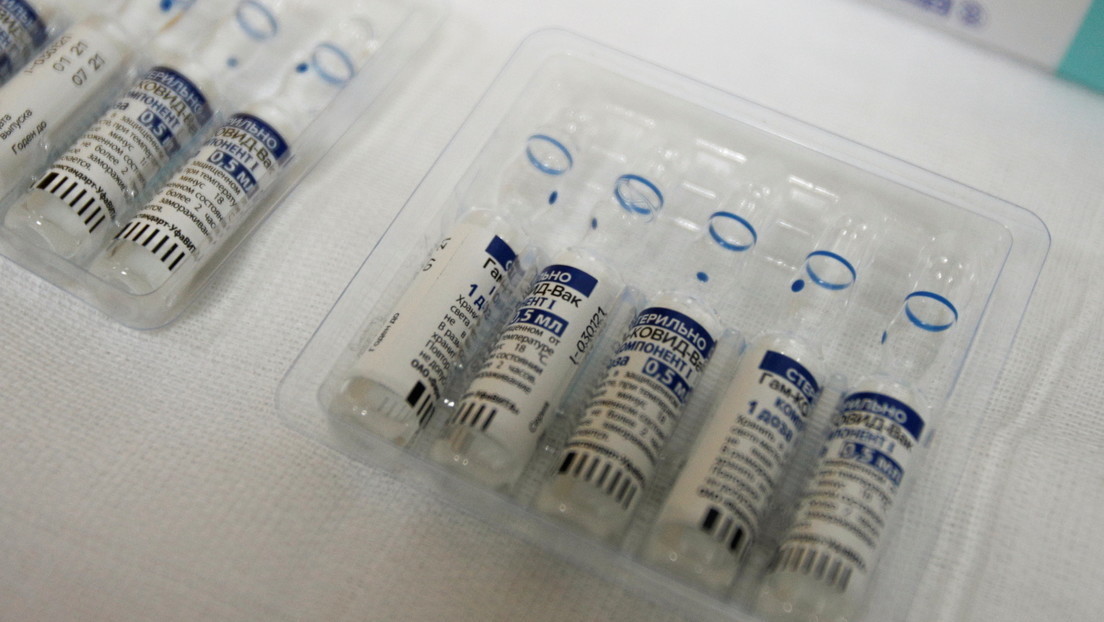 Brasil firma un contrato para recibir 10 millones de dosis de la vacuna rusa Sputnik V