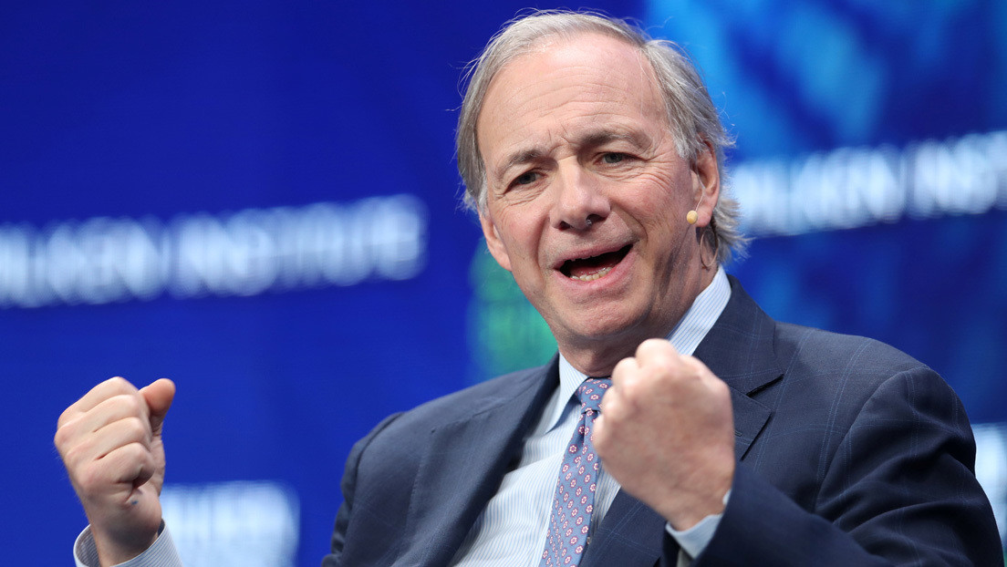 "El dinero es basura": el multimillonario Ray Dalio aconseja dónde invertir ahora