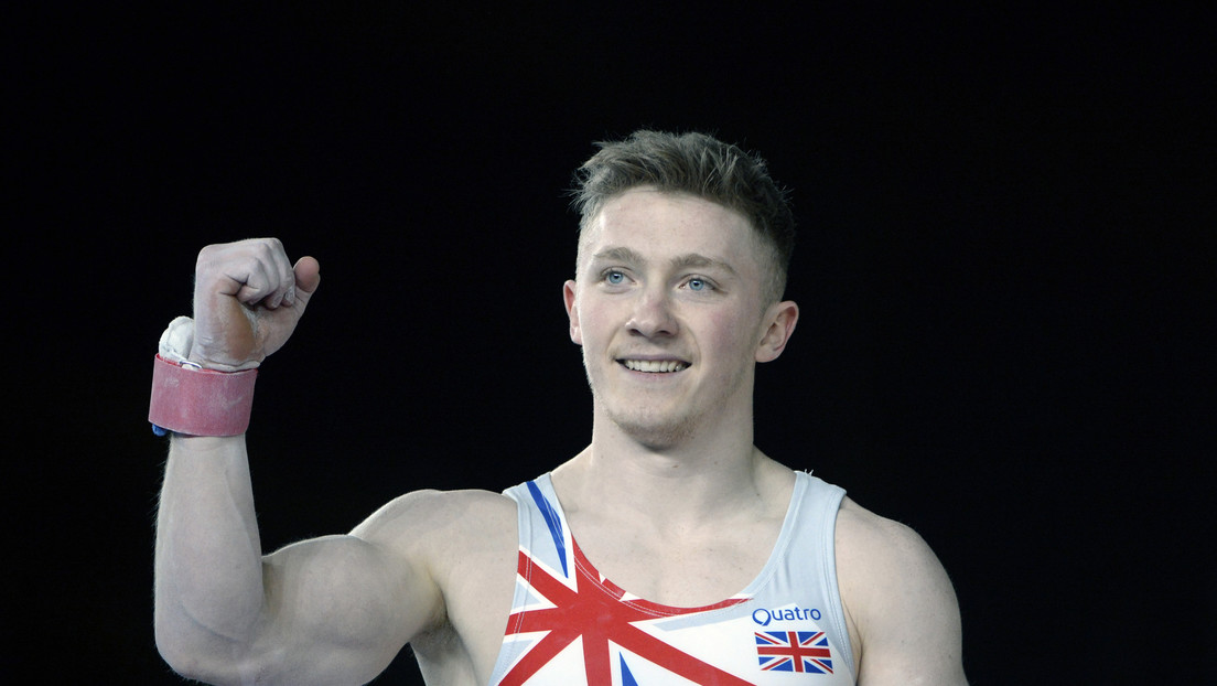 VIDEO: Un exmedallista en gimnasia cae lanzado al aire al recibir un puñetazo de quien fuera el hombre 'más fuerte del mundo'