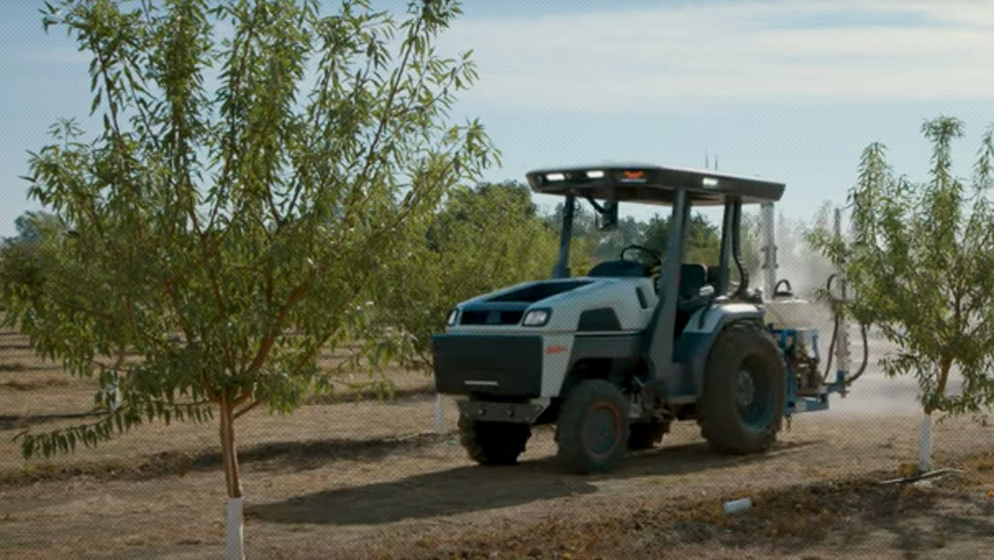 Robots de campo: una 'startup' atrae 20 millones de dólares en inversiones para tractores eléctricos inteligentes (VIDEO)