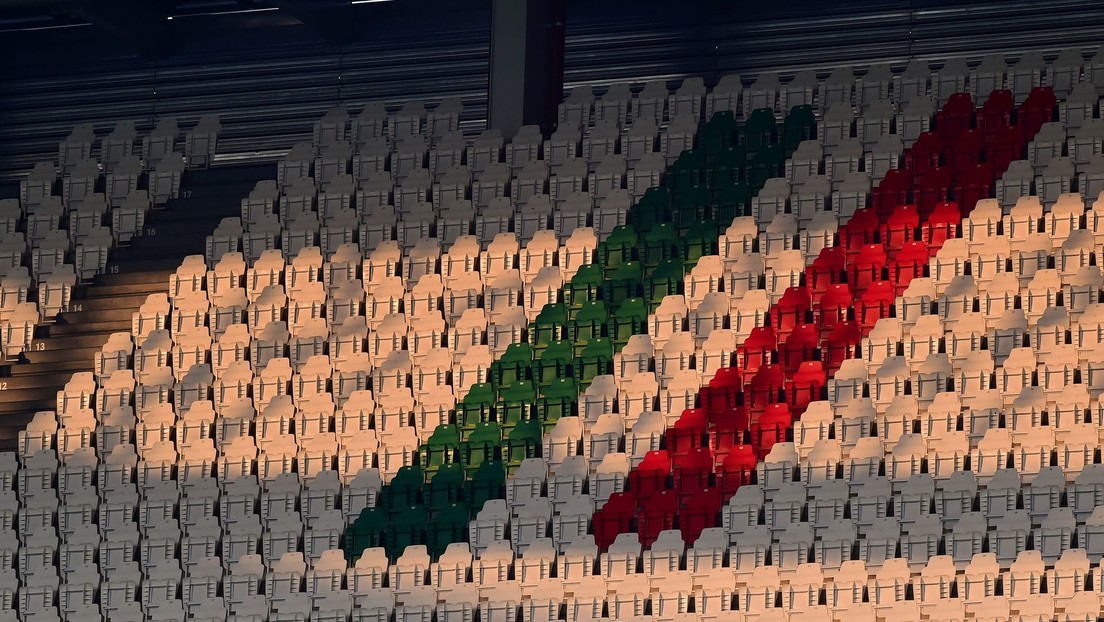 VIDEO: Futbolista anota un estratosférico gol desde la otra mitad del campo y deja a todos boquiabiertos