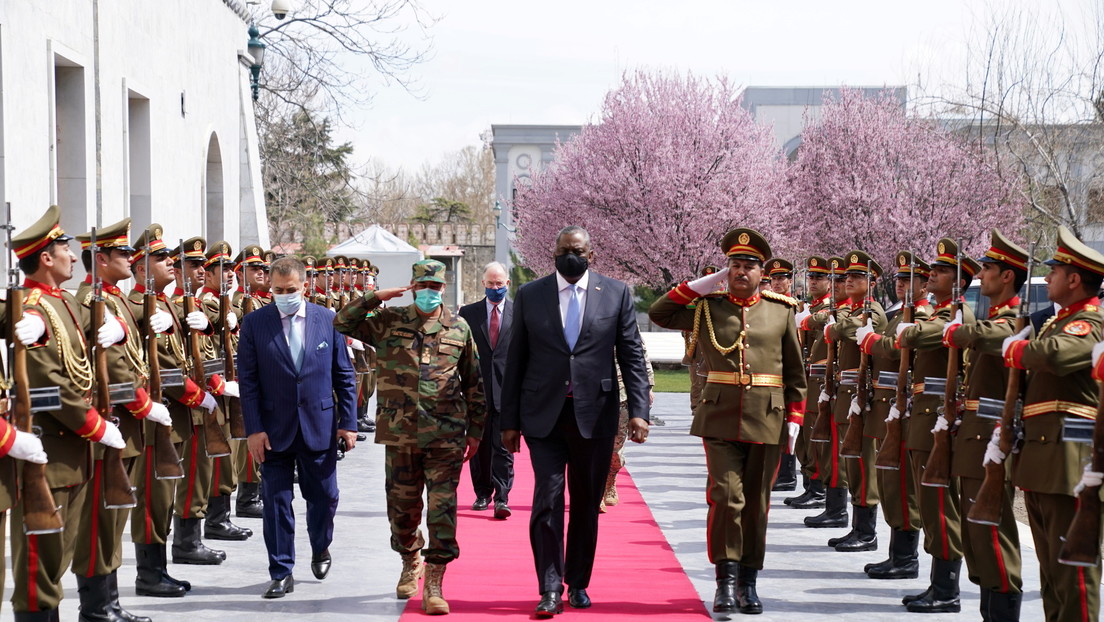 El secretario de Defensa de EE.UU. visita Afganistán por sorpresa en medio de la incertidumbre sobre la salida de las tropas