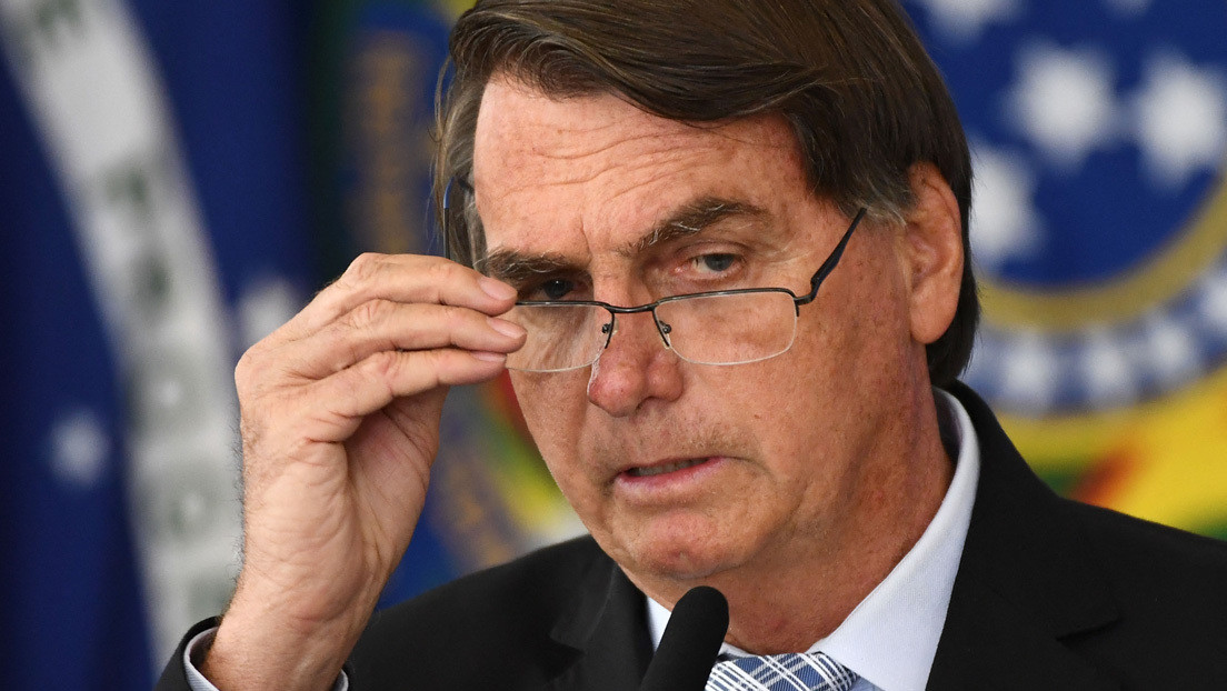 Bolsonaro dice que  Brasil "está dando ejemplo" en la gestión del coronavirus con los hospitales colapsados y cifras récord de fallecidos