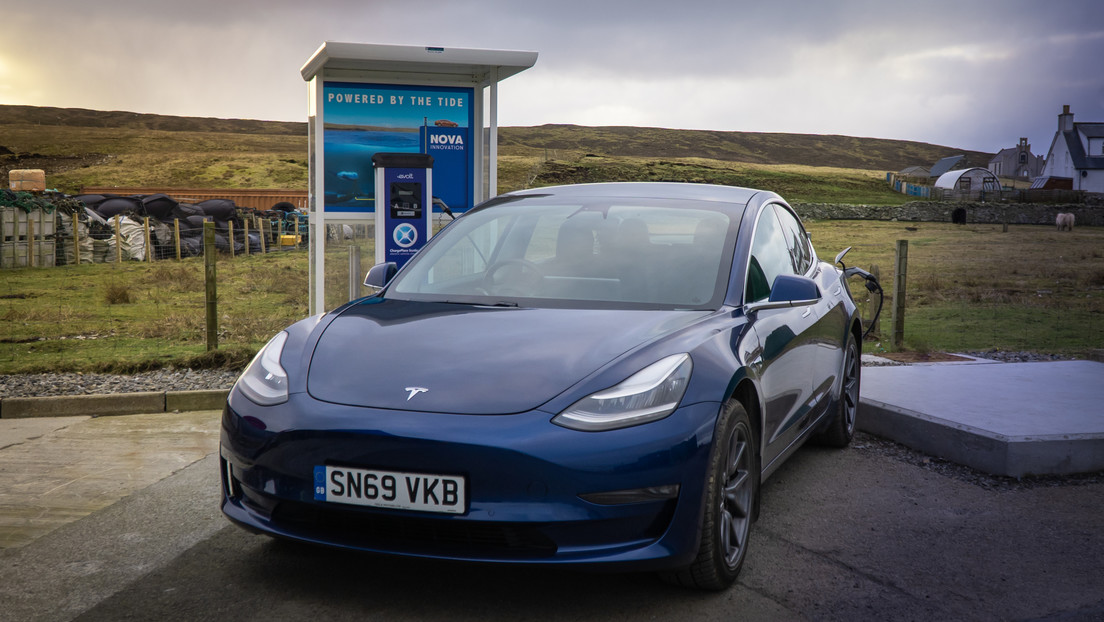 La primera estación de carga de autos eléctricos del mundo que usa energía de las mareas abre en Escocia