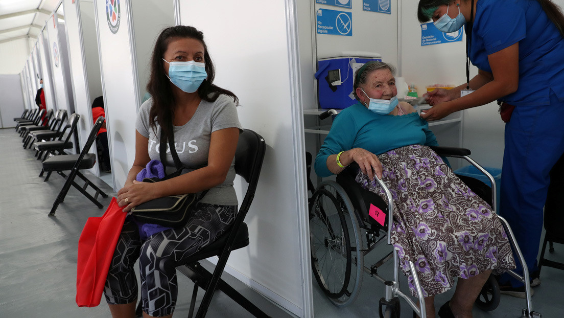 El dilema de Chile: por qué la exitosa estrategia de vacunación contra el covid-19 no logra frenar la segunda ola de contagios