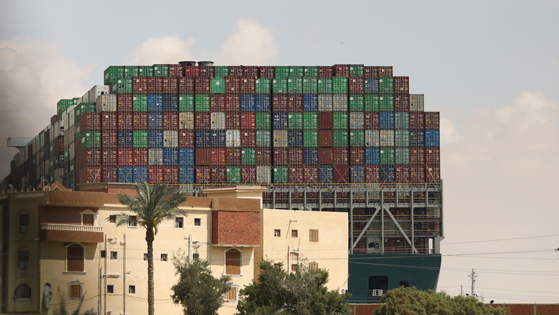 Un modo fácil para saber si el carguero en el canal de Suez sigue atrapado o ya fue liberado