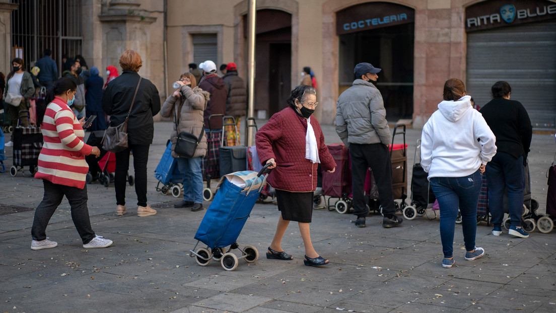 España endurece el uso de la mascarilla: obligatoria en playas, piscinas y al aire libre aunque haya distancia social