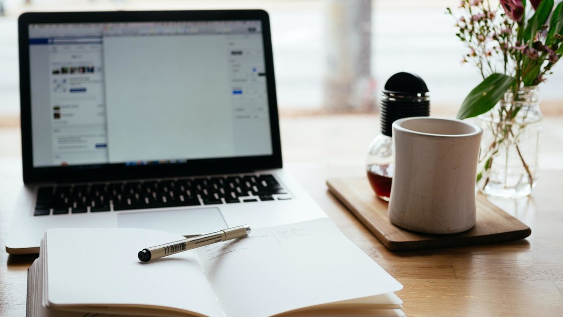 "Eso es lo que hacen los negros": una maestra suelta comentarios racistas sobre un alumno sin sospechar que la madre del niño lo graba todo