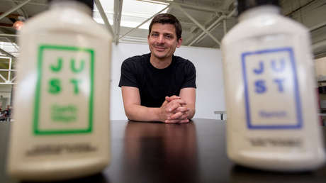 De una célula y sin matar ni un solo animal: empresario explica cómo se crea la carne de pollo criada de modo artificial