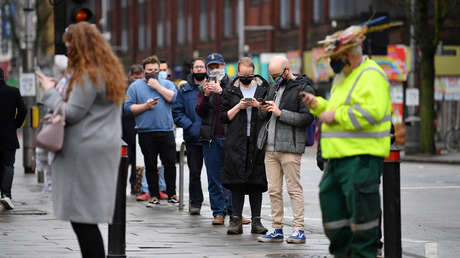 Reino Unido busca a una persona infectada con la variante brasileña del coronavirus que no dejó sus contactos