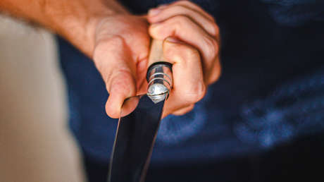 Rapero español es llevado al banquillo de los acusados por cortarle el pene a un profesor británico a cambio de 200 euros