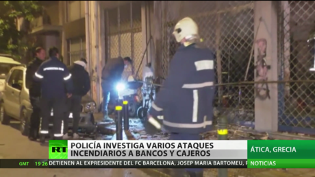Grecia: Policía investiga ataques incendiarios a bancos y cajeros