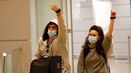 Israel lanza un brazalete electrónico para monitorear a los ciudadanos que llegan del exterior y evitarles la cuarentena en un hotel