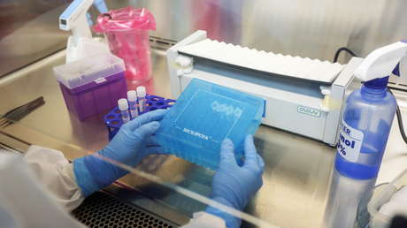 Hallan una nueva mutación del coronavirus en un bebé recién nacido en Suecia