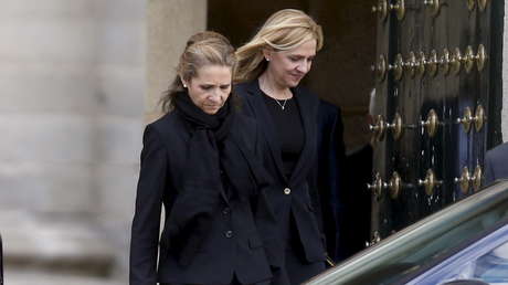 Las hijas del rey Juan Carlos I se vacunan contra el covid-19 durante una visita a Abu Dabi y generan una nueva ola de indignación contra la monarquía