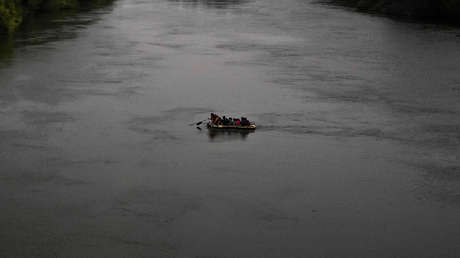 Dos muertos y cuatro desaparecidos en Argentina tras pincharse un bote inflable durante el cruce de un río hacia Bolivia