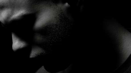 Le niegan el trabajo por su apariencia, se hace cirugía plástica y se convierte en modelo (VIDEO)