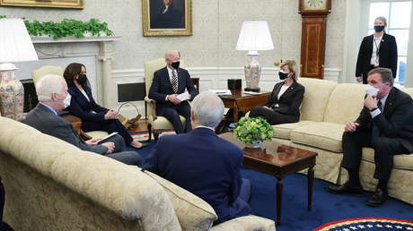 Senadores de EE.UU. presentan un proyecto de ley para limitar el poder presidencial de autorizar operaciones militares