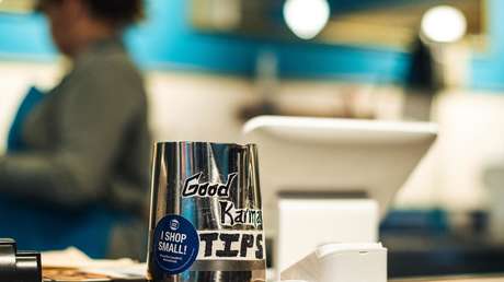 "Increíble generosidad": una familia deja 5.000 dólares de propina por un solo plato