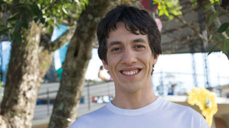 VIDEO: Un joven sacerdote atraca una tienda en Brasil con una pistola falsa