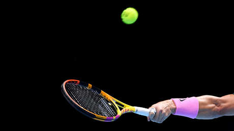 VIDEO: Una recogepelotas se libra por los pelos de ser aplastada por la silla del árbitro en un partido de la ATP en España