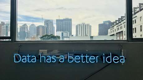 Los 'chatbots' ya pueden resucitar a los muertos y plantean las primeras dudas sobre nuestra huella digital