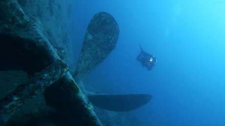 VIDEO: Un buceador explora los restos de un bombardero de EE.UU. hundido en el Adriático durante la Segunda Guerra Mundial